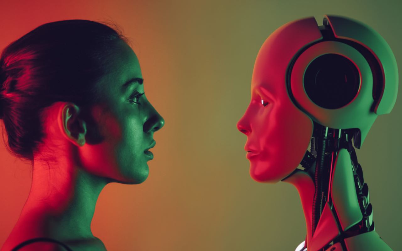 Tinder alerta a la persona con la que estás enviando mensajes es un programa de inteligencia artificial. ¿Por qué lo hace?