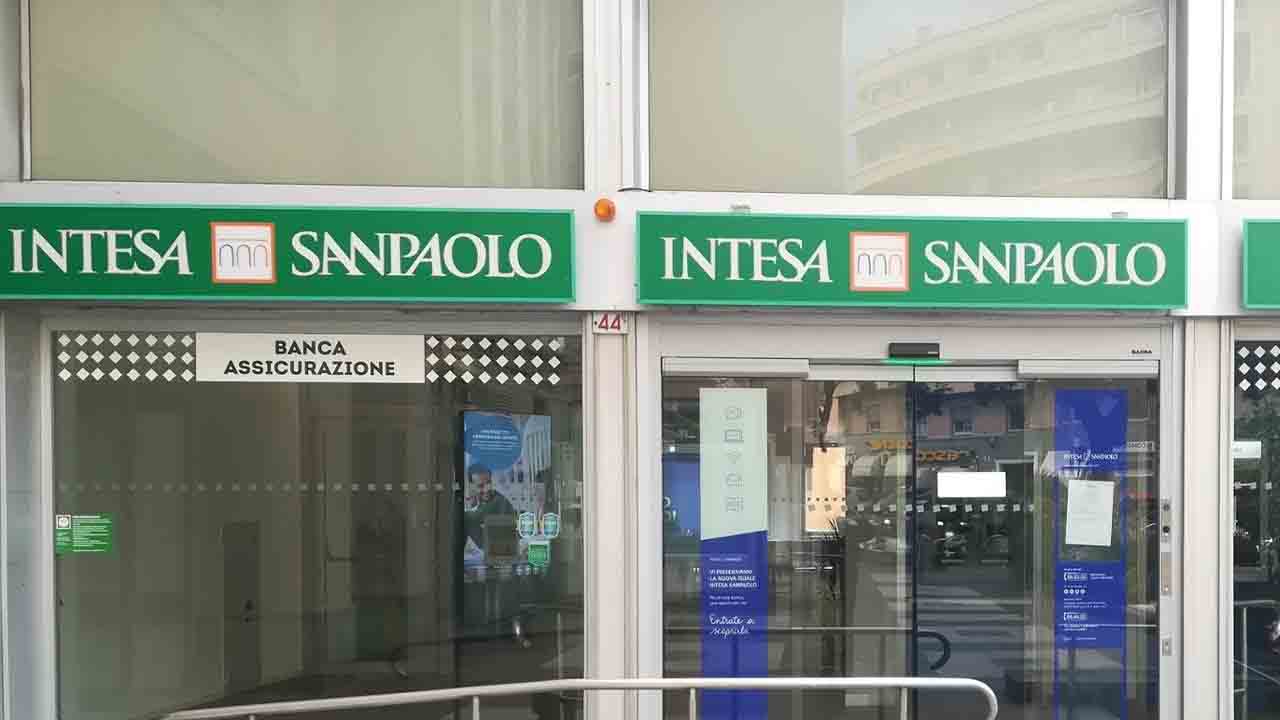 Intesa Sanpaolo, gran oportunidad para clientes bancarios.  Si tienes que sacar el dinero rápido