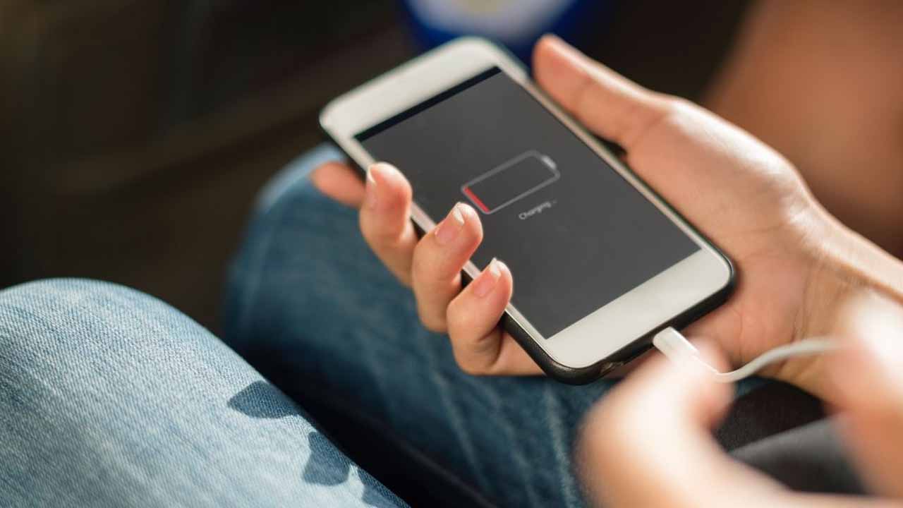 La batería del teléfono inteligente, descubrió, el verdadero asesino: absorbe toda la carga en la que debe intervenir de inmediato: cambiará su vida