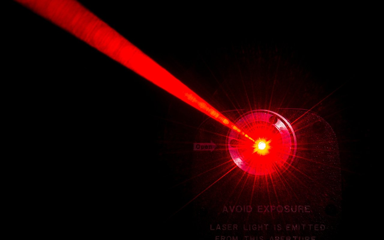 Raggio laser - Fonte Depositphotos - themagazinetech.com