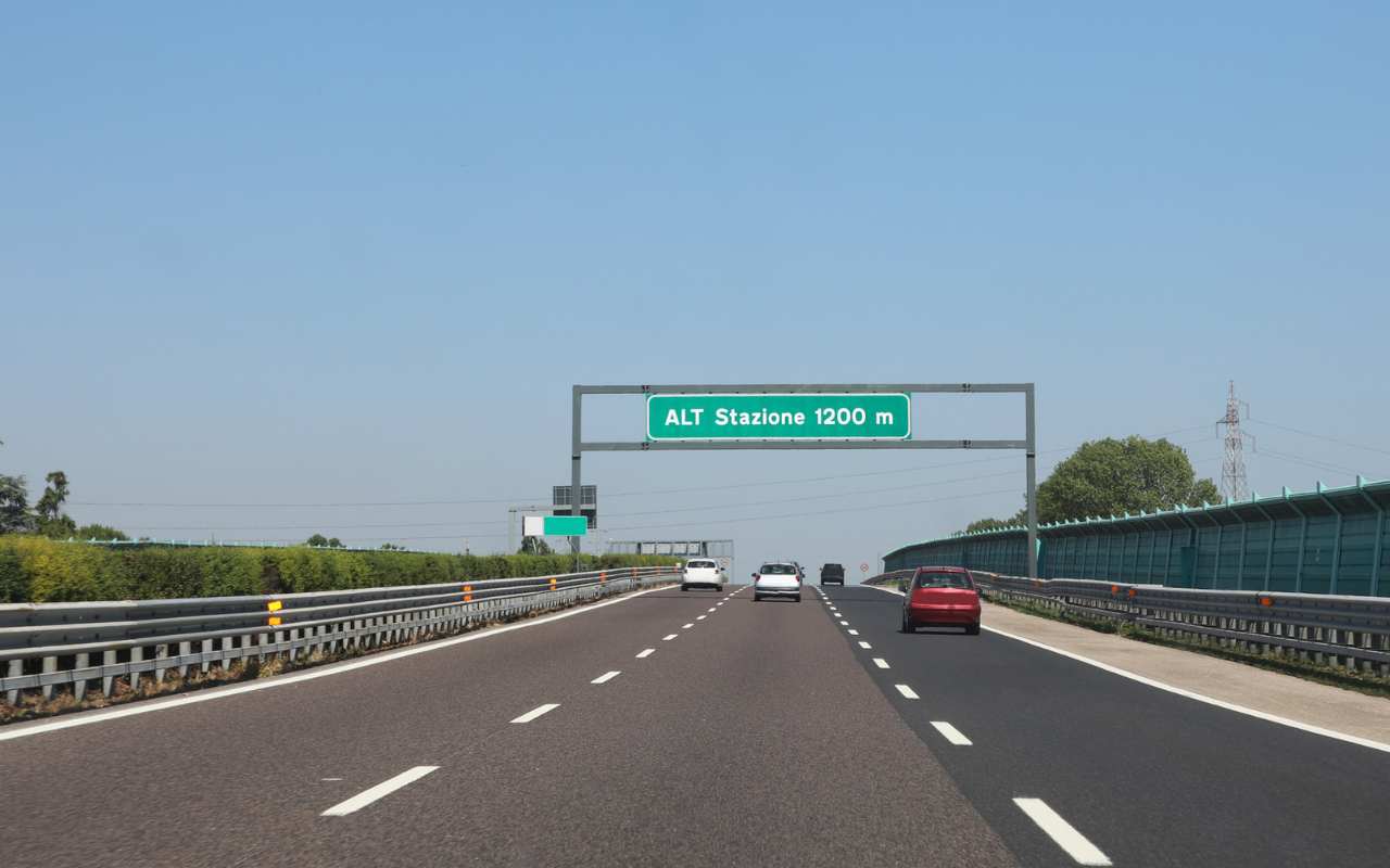 Autostrada Italia - Fonte Depositphotos - themagazinetech.com