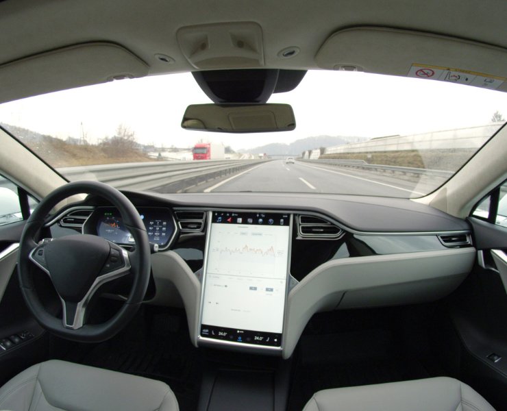 Interni Tesla - Fonte Depositphotos - themagazinetech.com