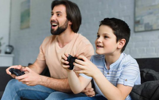 Papà figlio videogiochi - Fonte Depositphotos - themagazinetech.com