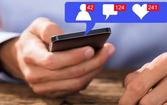Come funzionano le richieste messaggi Facebook